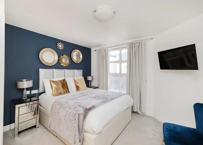 Joivy Stylish 3 Bed, 3 Bath Flat With Balcony In Old Town