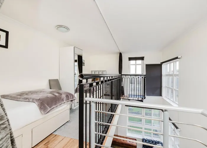 Apartment Joivy Stylish 3 Bed, 3 Bath Flat With Balcony In Old Town