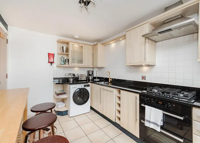 Apartment Joivy Stylish 3 Bed, 3 Bath Flat With Balcony In Old Town Edinburgh