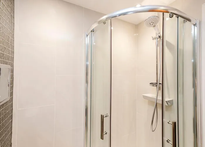 아파트 Joivy Stylish 3 Bed, 3 Bath Flat With Balcony In Old Town *