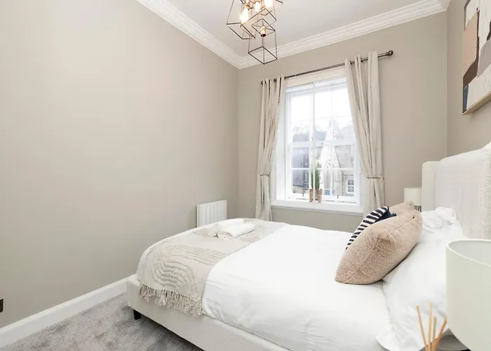 Castle View In The Heart Of Historic Old Town