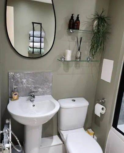 Modern In A Shared Flat Near Haymarket Эдинбург