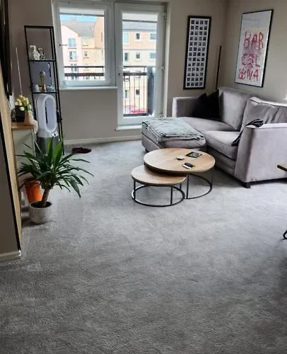 Modern In A Shared Flat Near Haymarket Rum i privatbostad Edinburg