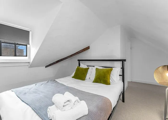 Super Spacious 4 Bed, Sleeps 6 Lejlighed *