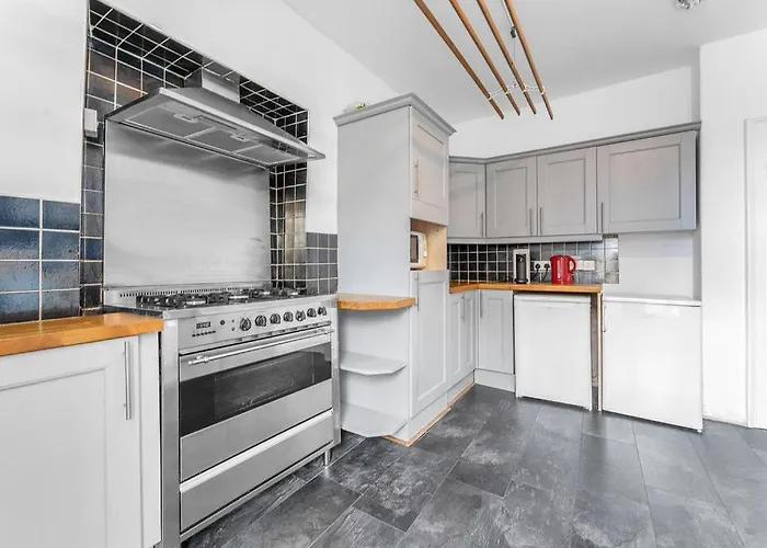 דירה Super Spacious 4 Bed, Sleeps 6 *