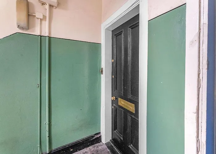 Super Spacious 4 Bed, Sleeps 6 Lejlighed