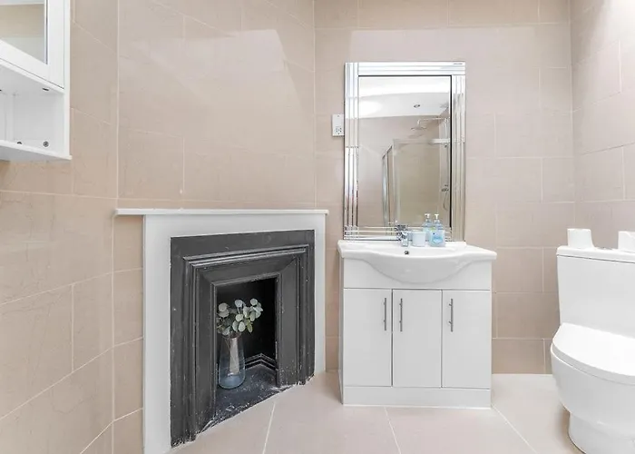 Super Spacious 4 Bed, Sleeps 6 Lejlighed
