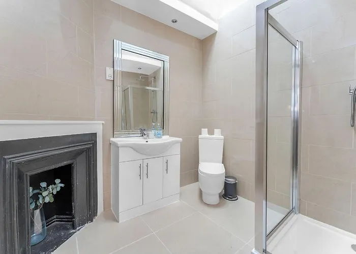 Lejlighed Super Spacious 4 Bed, Sleeps 6 *