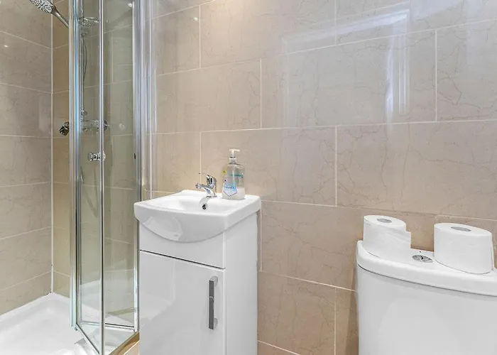 Super Spacious 4 Bed, Sleeps 6 Edinburgh