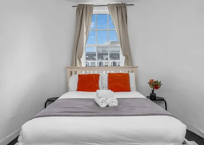 Super Spacious 4 Bed, Sleeps 6 Lejlighed