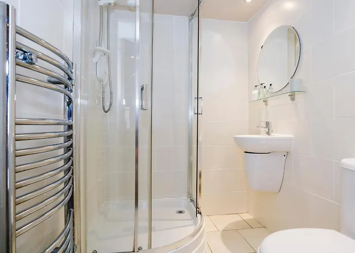 Large 3 Bed 3 Bath - New Town Appartement *