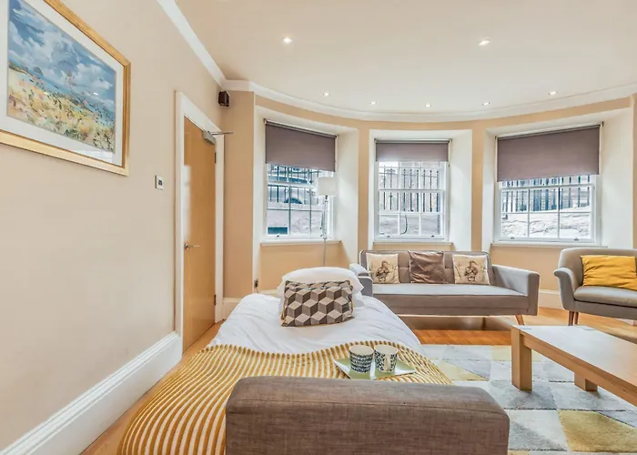 Large 3 Bed 3 Bath - New Town アパート *