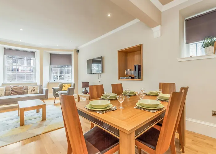Large 3 Bed 3 Bath - New Town Edinburgh