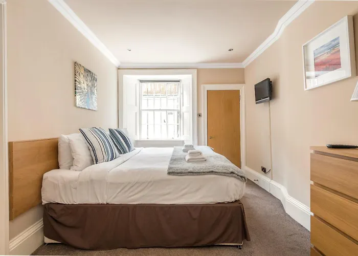 アパート Large 3 Bed 3 Bath - New Town