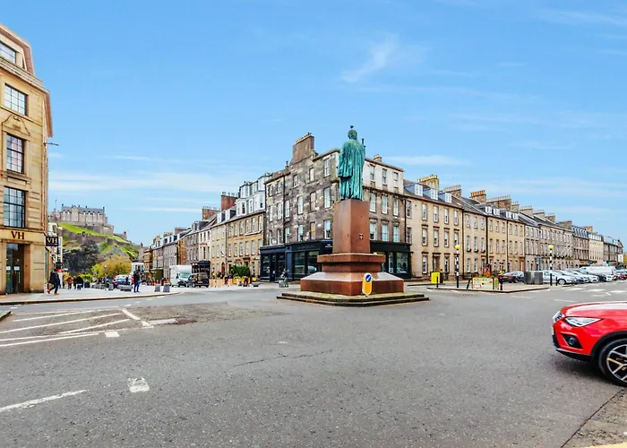 Large 3 Bed 3 Bath - New Town Appartement *
