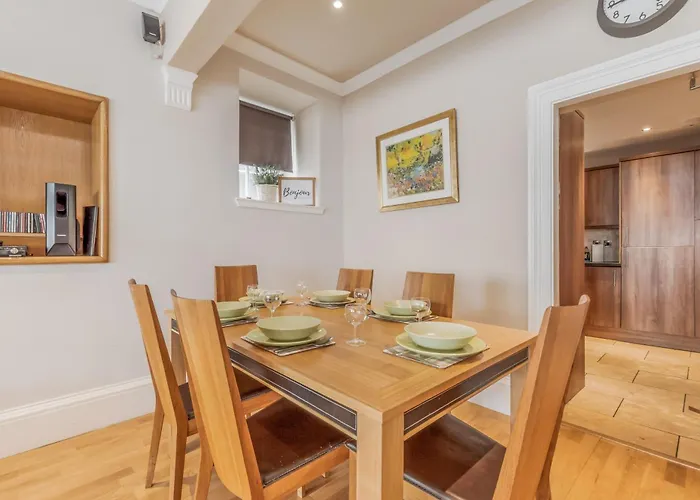 Large 3 Bed 3 Bath - New Town * エディンバラ