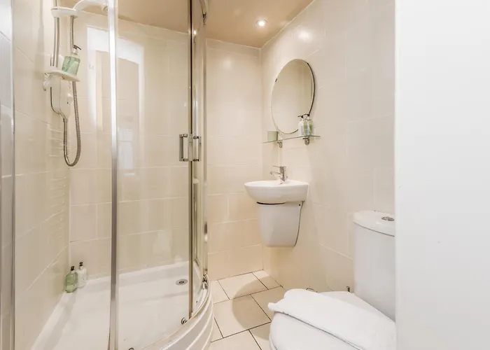 Large 3 Bed 3 Bath - New Town Appartement