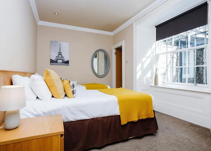 Large 3 Bed 3 Bath - New Town * Edinburgh