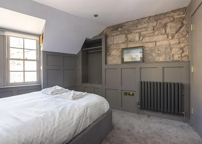 Warden's Close Apartment