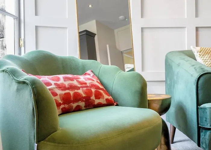 Apartment Warden's Close