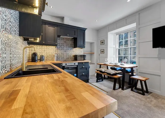 דירה Warden's Close *