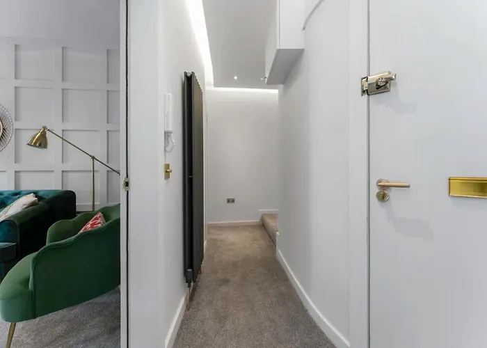 Warden's Close דירה