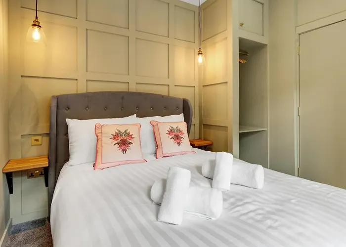 Warden's Close דירה *