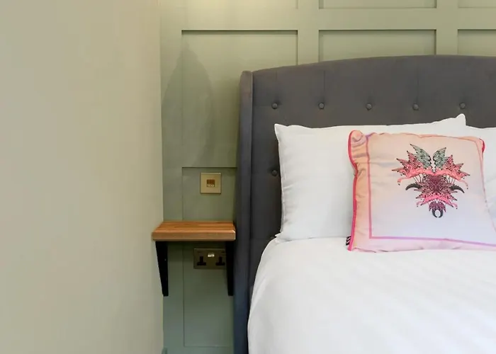 דירה Warden's Close