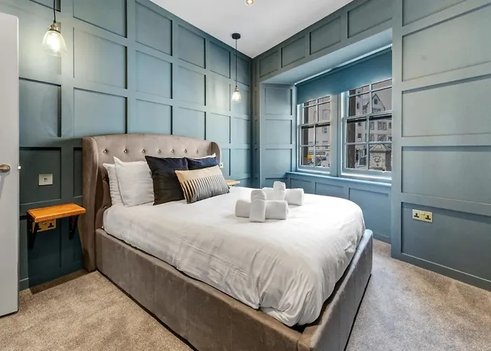 דירה Warden's Close