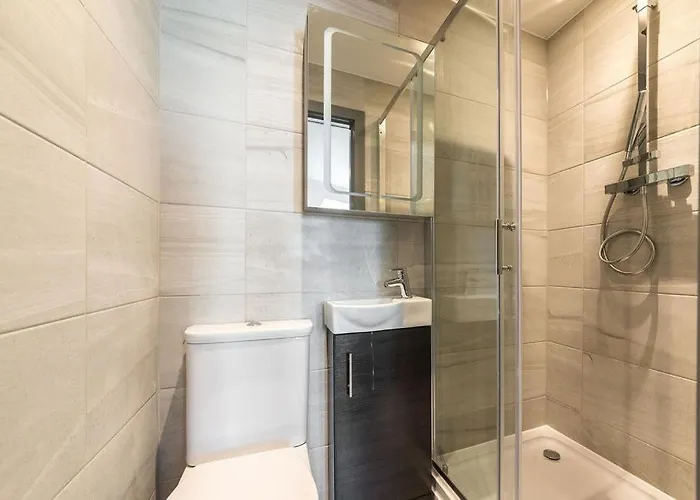 Apartment Warden's Close