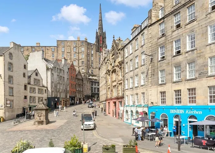 Warden's Close Apartment