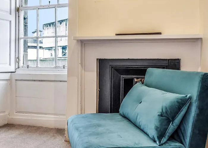 Large Super 3 Bed -princes Street, Parking