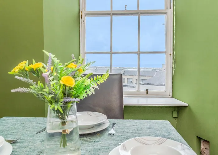 شقة Large Super 3 Bed -princes Street, Parking *