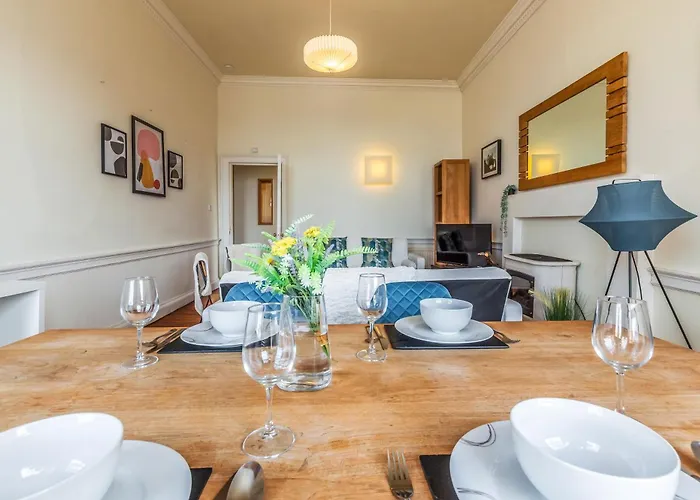 Large Super 3 Bed -princes Street, Parking إدنبرة