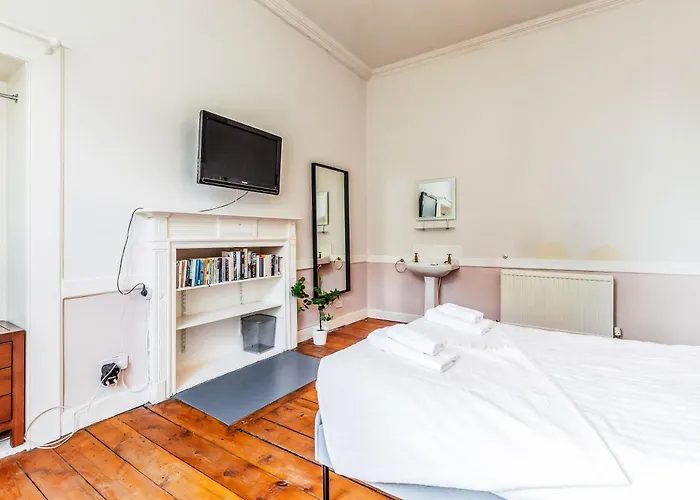 شقة Large Super 3 Bed -princes Street, Parking