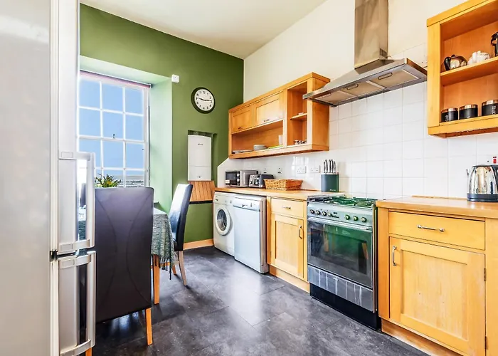 شقة Large Super 3 Bed -princes Street, Parking