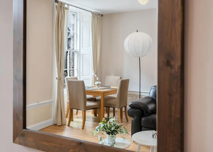 Gorgeous, Cozy 2br Royal Mile-old Town 公寓 *