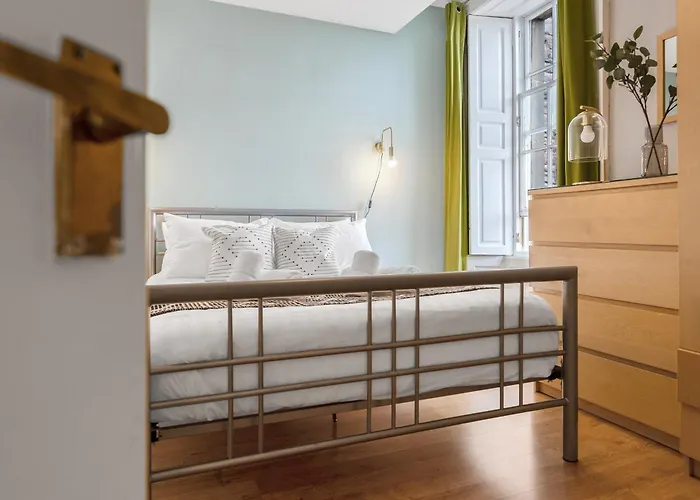 Gorgeous, Cozy 2br Royal Mile-old Town 公寓 *