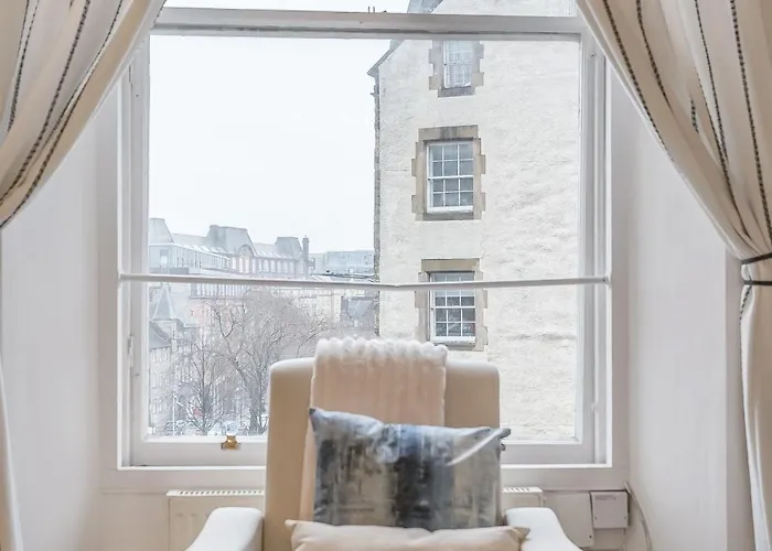 Cozy 2 Bed With Great View - Parking *
