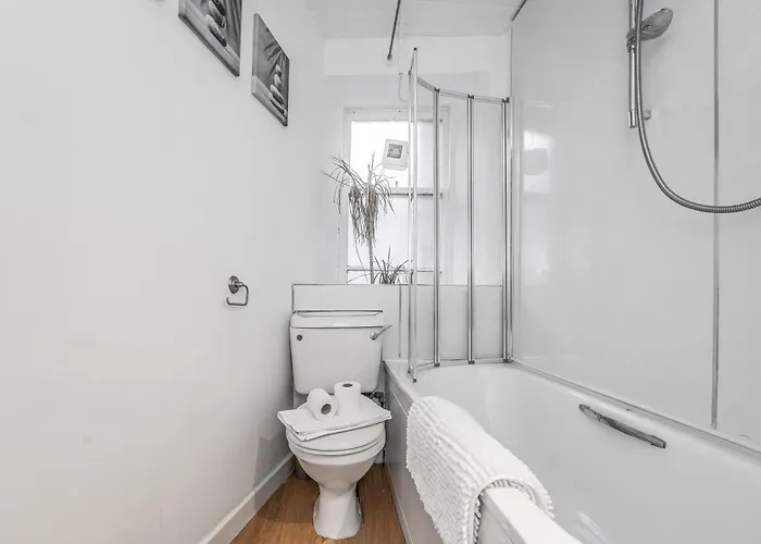 Cozy 2 Bed With Great View - Parking
