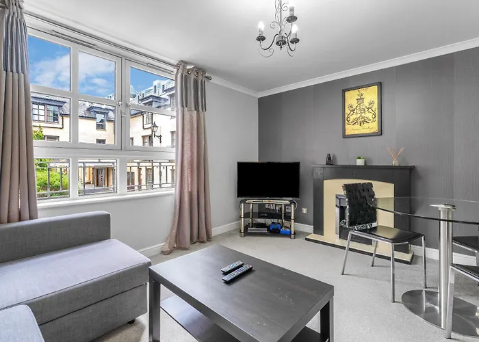 Comfy Place Off Royal Mile, With Parking Апартаменты