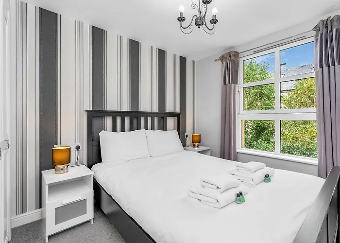 Comfy Place Off Royal Mile, With Parking Апартаменты