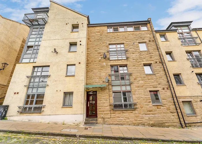 Апартаменты Comfy Place Off Royal Mile, With Parking