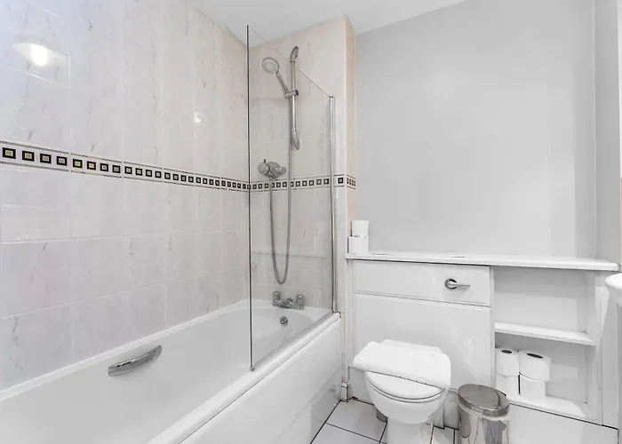Апартаменты Comfy Place Off Royal Mile, With Parking *