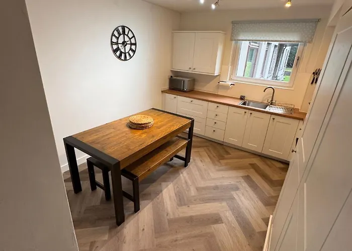 3 Bedroom Tranquil Ground Floor Flat In Merchiston * Edinburgh