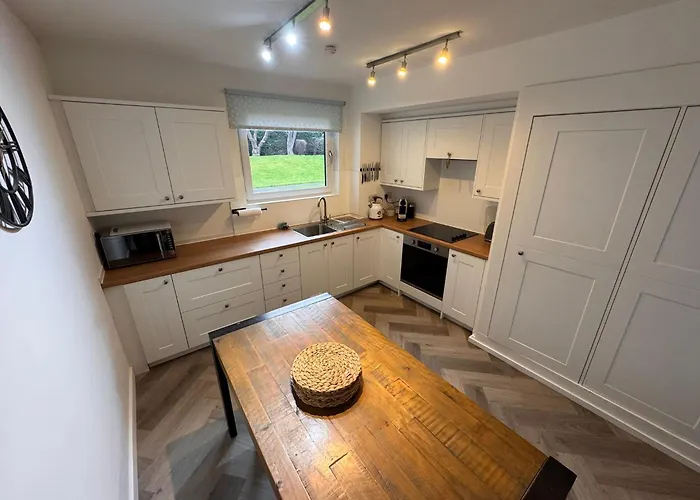 3 Bedroom Tranquil Ground Floor Flat In Merchiston Apartment *