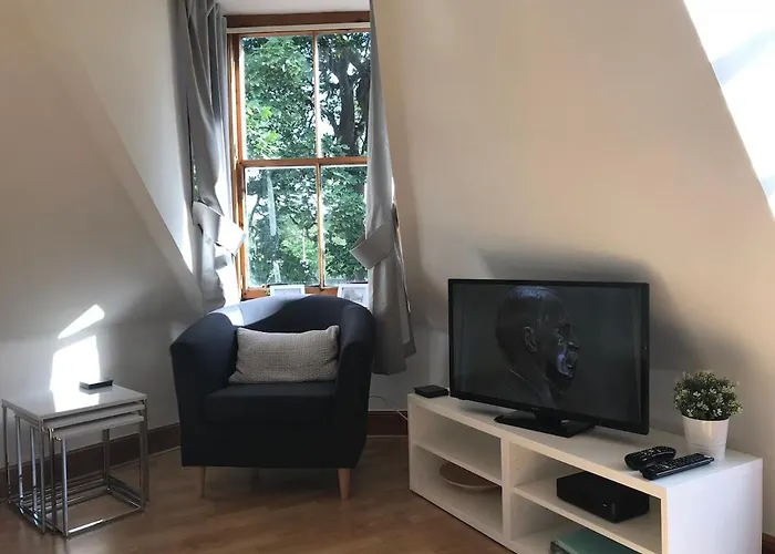 Stylish With Private Roof Terrace דירה *