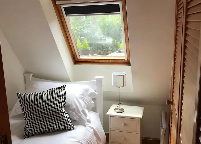 Stylish With Private Roof Terrace אדינבורו