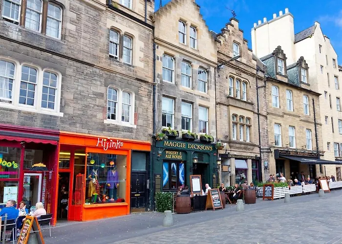 Stylish With Private Roof Terrace אדינבורו