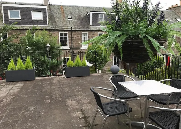 Stylish With Private Roof Terrace דירה *